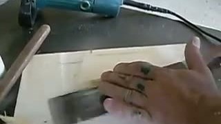 Обработка древесины, заделка смоляных карманов