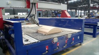 Фрезерный станок с ЧПУ Beaver 25RF в работе