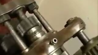 Старинный токарный станок с ножным приводом.