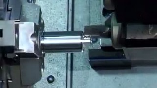 Токарная обработка литой заготовки на станке с ЧПУ.