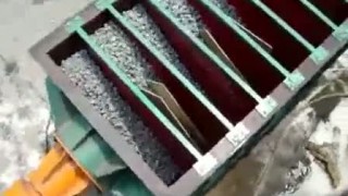 Linear type vibratory finishing machine