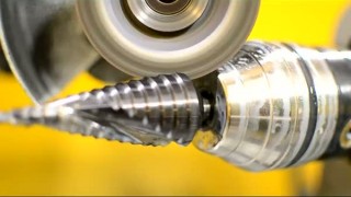 Заточка ступенчатого спирального сверла на универсальном заточном станке с ЧПУ FSM-CNC Kaindl (Германия)