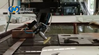 5-ти осевая машина гидроабразивной резки