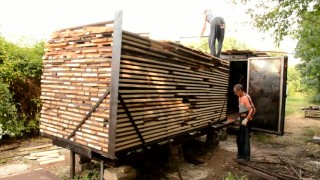 загрузка ясеня в камеру термообработки древесины "Энергия Термо ТМ9"