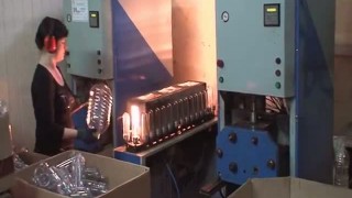 Полуавтомат выдува ПВ-400 на производстве