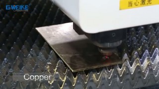 Оптоволоконный лазер в защитной кабине со сменным столом LF3015G