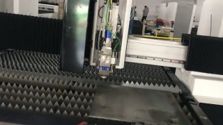 Оптоволоконный лазерный станок LF3015LN