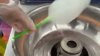 Работа на аппарате для сладкой ваты Candyman Version 2 - газовый аппарат.