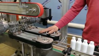 Этикетировочный автомат самоклеющейся этикетки ЭМ5 под разные форматы тары обзор комплекса 182 (720p)