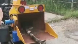 Бытовая рубильная машина с дизельным двигателем  для получения  древесных щеп