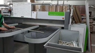 РАСКРОЙНЫЙ ЦЕНТР С ОДНОЙ ЛИНИЕЙ РАСПИЛА С ЧПУ, ТОЛКАТЕЛЕМ С ЗАХВАТАМИ мод.SK 50 K1 3200 x 3200, SELCO-Италия