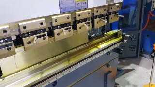 Гидравлический листогибочный пресс HPB-K под управлением Estun E21