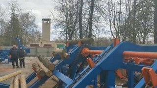 Разобщитель больших бревен и роликовая бревнотаска