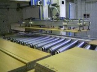 Автоматическая загрузка в линию для постформинга и софтформинга