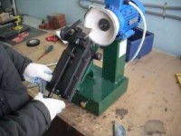 Заточной станок Пилтех для бланкетных ножей. Заточка фрезерных ножей оцилиндровочного станка.