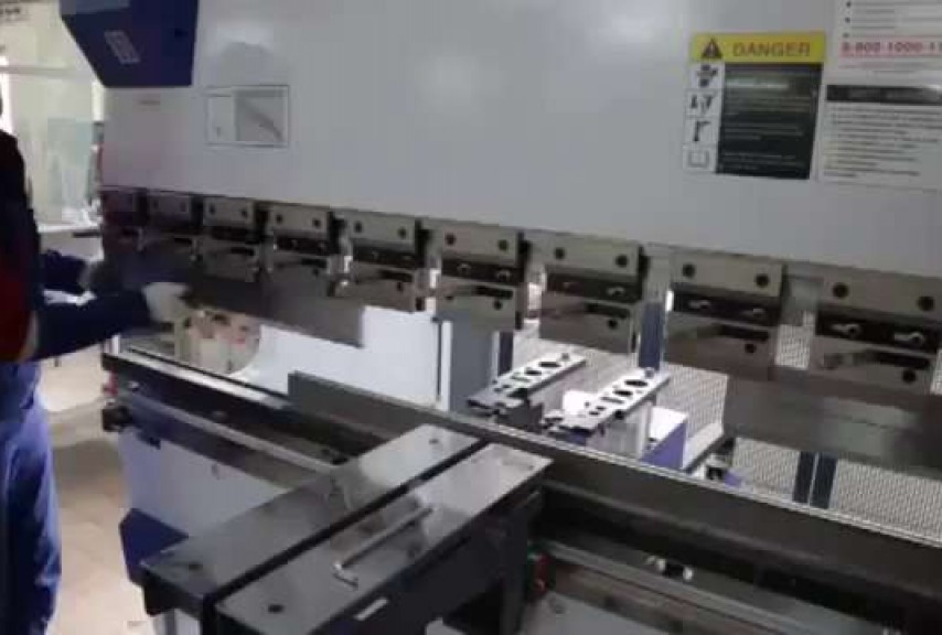 Синхронизированный гидравлический листогибочный станок с ЧПУ PBH 220/5100 4 axis