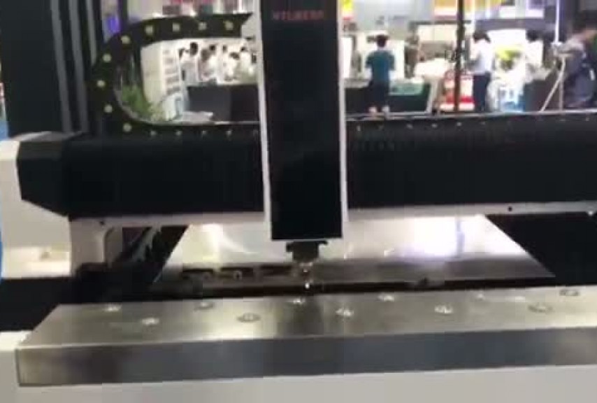Установка оптоволоконной лазерной резки металла  XTC-1530W/2500 IPG