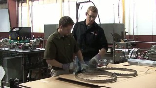 Wood-Mizer Blades: How to properly unpack a flatpack box from ReSharp