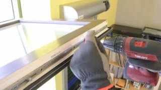 Монтаж электропривода динстанционного открывания пластикового (ПВХ) окна