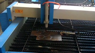 Запуск плазморезки. Все разбегаются в стороны