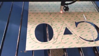 Резка акрила со скотчем в Харькове.