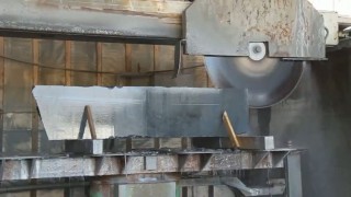 Распил блоков габбро-диабаза