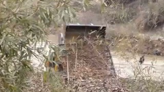 XIAJIN машины - 5 тонн колесо погрузчик погрузки песка работает в реки XJ953DLS