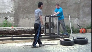 Распиловка круглого леса на мини пилораме Мурка М5.