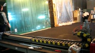 работа полуавтоматической челночной системы хранения и перемещения стекла