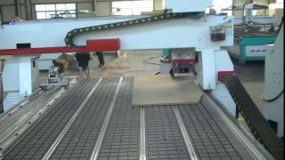 Фрезерно-гравировальный станок с системам самостоятельно смены инструмент