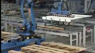 Robot sorts and stacks packaged door frames - KUKA Robot KR 180 PA - Роботы
