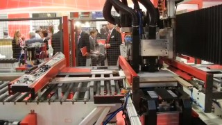 Сверлильно-присадочная линия с CNC Priess & Horstmann - работа зажимов