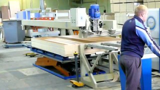 Подающее устройство для форматно-раскроечного центра.