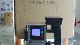 Ручной станок для написания информации на коробку.