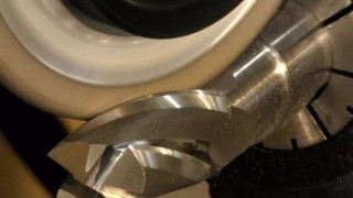 Заточка фрезы по основному углу спирали и торцу на станке FSM-CNC