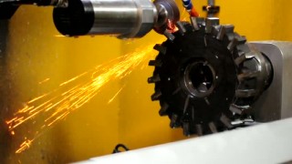 Заточка торцевой насадной фрезы на FSM CNC электрическим шпинделем
