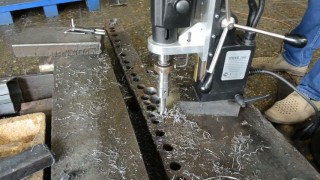 Магнитный сверлильный станок MBSR100, нарезание резьбы М30.