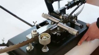 Двусторонняя разводка ленточной пилы на станке Astron RWN