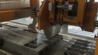 Пила автоматическая для резки пустотных плит в процессе производства методом безопалубочного формования