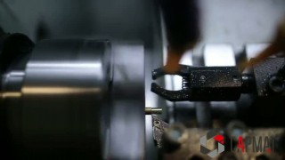 Работа барпуллера на станке CF36 JSTOMI