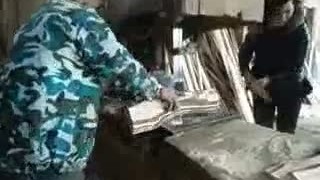 Ленточная пила для нарезания поленьев