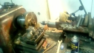 Токарный станок TUD 40 в полностью рабочем состоянии, подключён. 