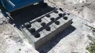 видео работы станка ВСШ-4 для производства блоков