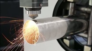 Оптоволоконный лазер для резки листов и труб в защитной кабине GR3015