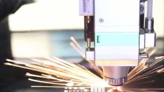 Оптоволоконный лазерный станок для резки металлических листов в закрытом исполнении GA3015