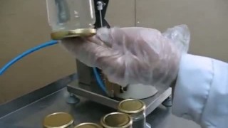 Работа укупорочной машины серии СБ