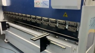 Синхронизированный гидравлический листогибочный станок с ЧПУ WE67K