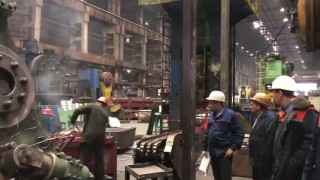 Кольце-раскатная вертикальная машина