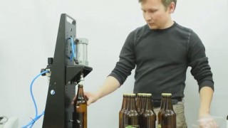 Укупорочная полуавтоматическая машинка для кронепробок ИКаппер