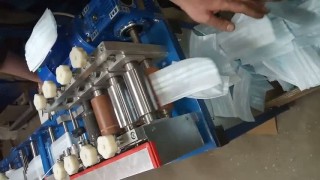 Станок новый для производства трехслойной медицинской маски.